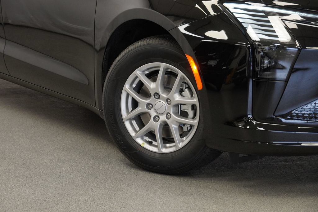 New 2027 Chrysler Pacifica Select FWD image 4