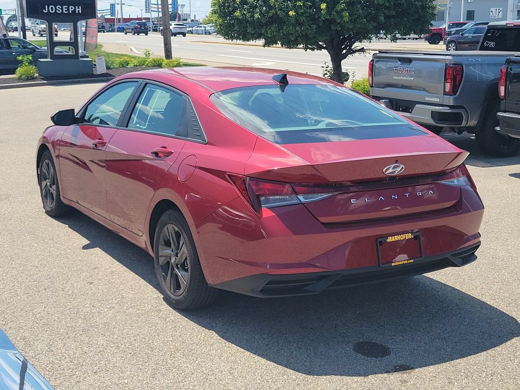 Used 2023 Hyundai Elantra SEL w/ Cargo Package FWD image 3