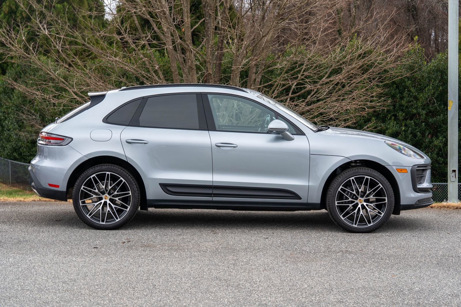 Certified 2025 Porsche Macan image 8