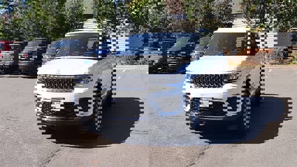 New 2025 Jeep Grand Cherokee Laredo X w/ Luxury Tech Group I image 4
