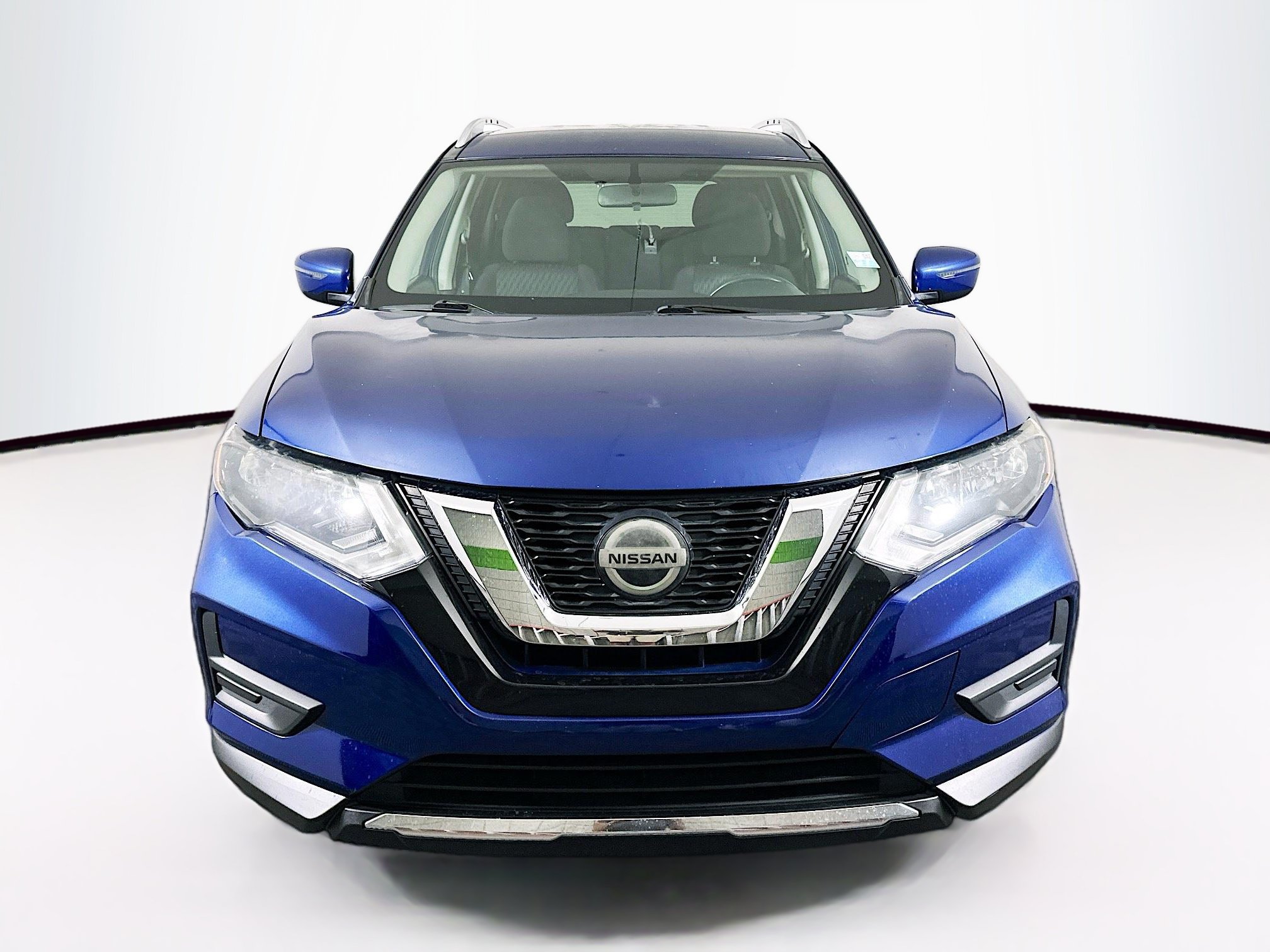 Used 2018 Nissan Rogue SV FWD image 2