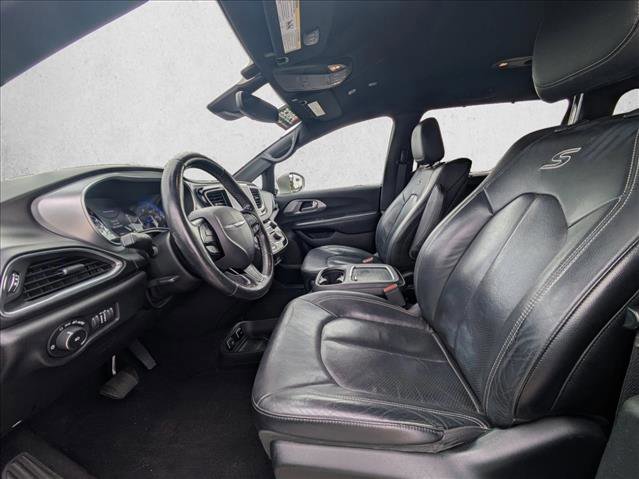 Used 2019 Chrysler Pacifica Touring-L Plus w/ Advanced Safetytec Group image 16