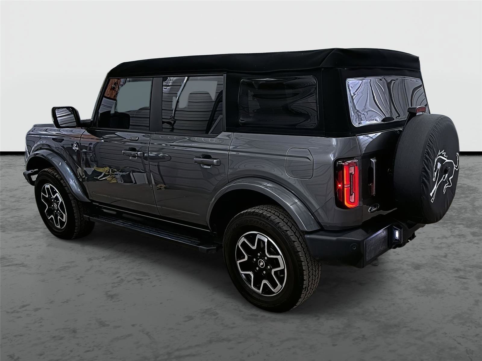 Used 2023 Ford Bronco Outer Banks image 2