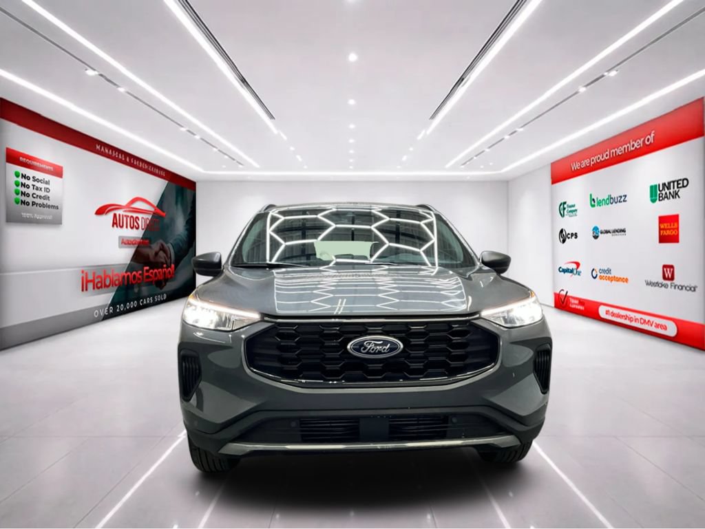 Used 2025 Ford Escape ST-Line w/ Cold Weather Package AWD/4WD image 2