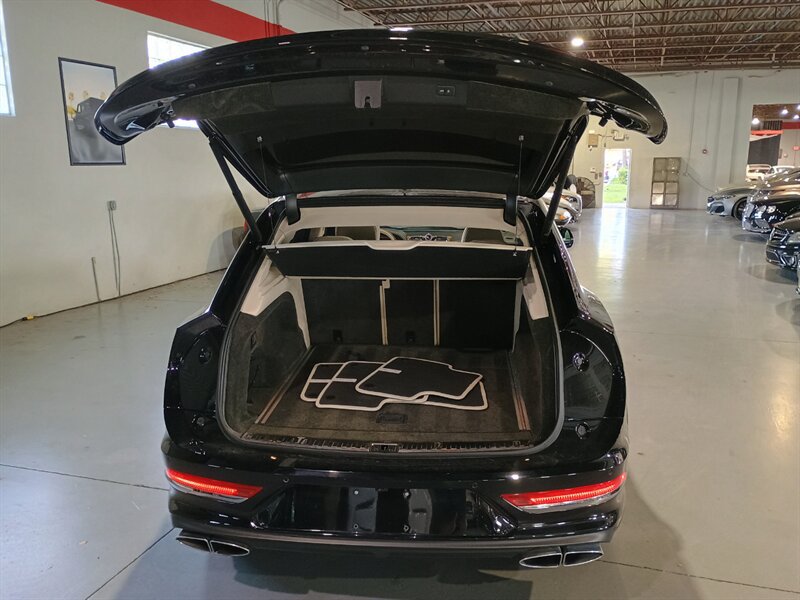 Used 2023 Bentley Bentayga AWD/4WD image 47