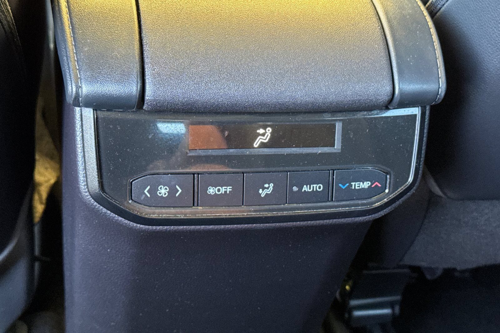 Used 2022 Toyota Highlander XLE FWD image 15