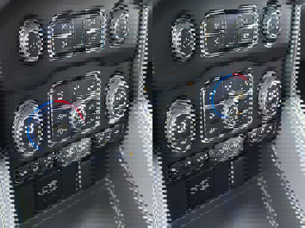 Used 2023 Chevrolet Suburban Premier image 16