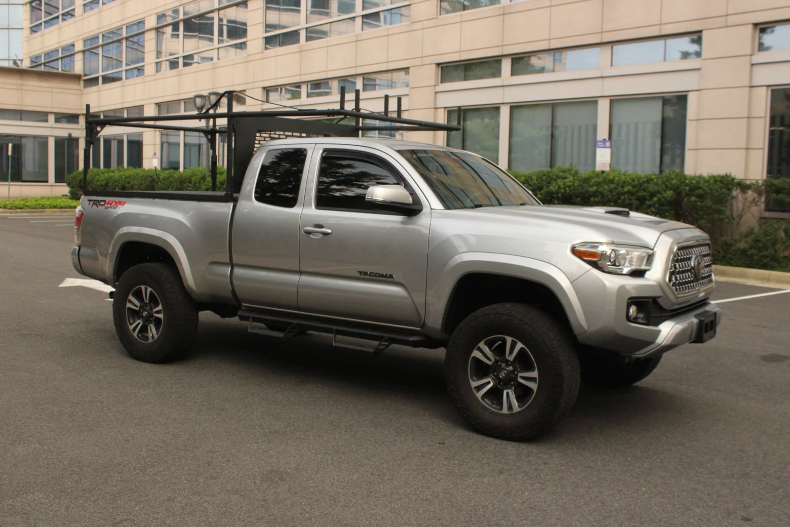 Used 2019 Toyota Tacoma TRD Sport AWD/4WD image 2