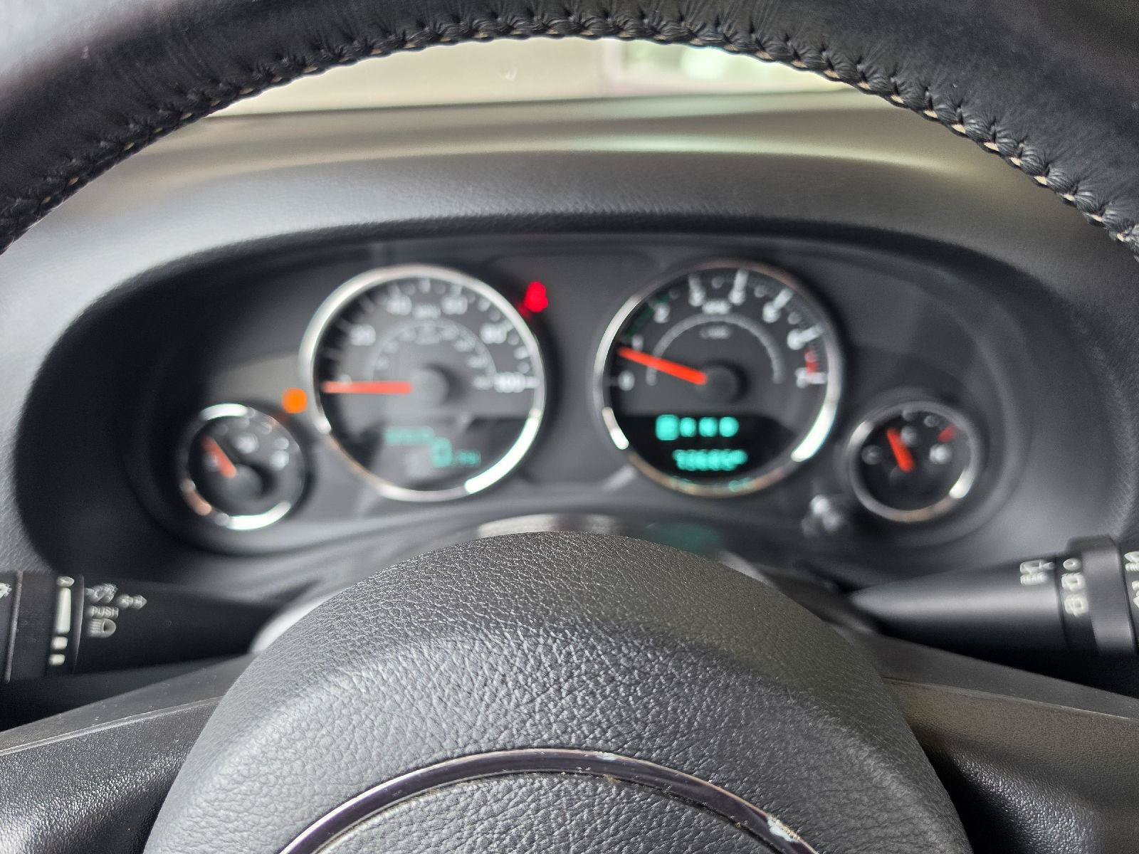 Used 2017 Jeep Wrangler Sahara w/ Connectivity Group AWD/4WD image 9