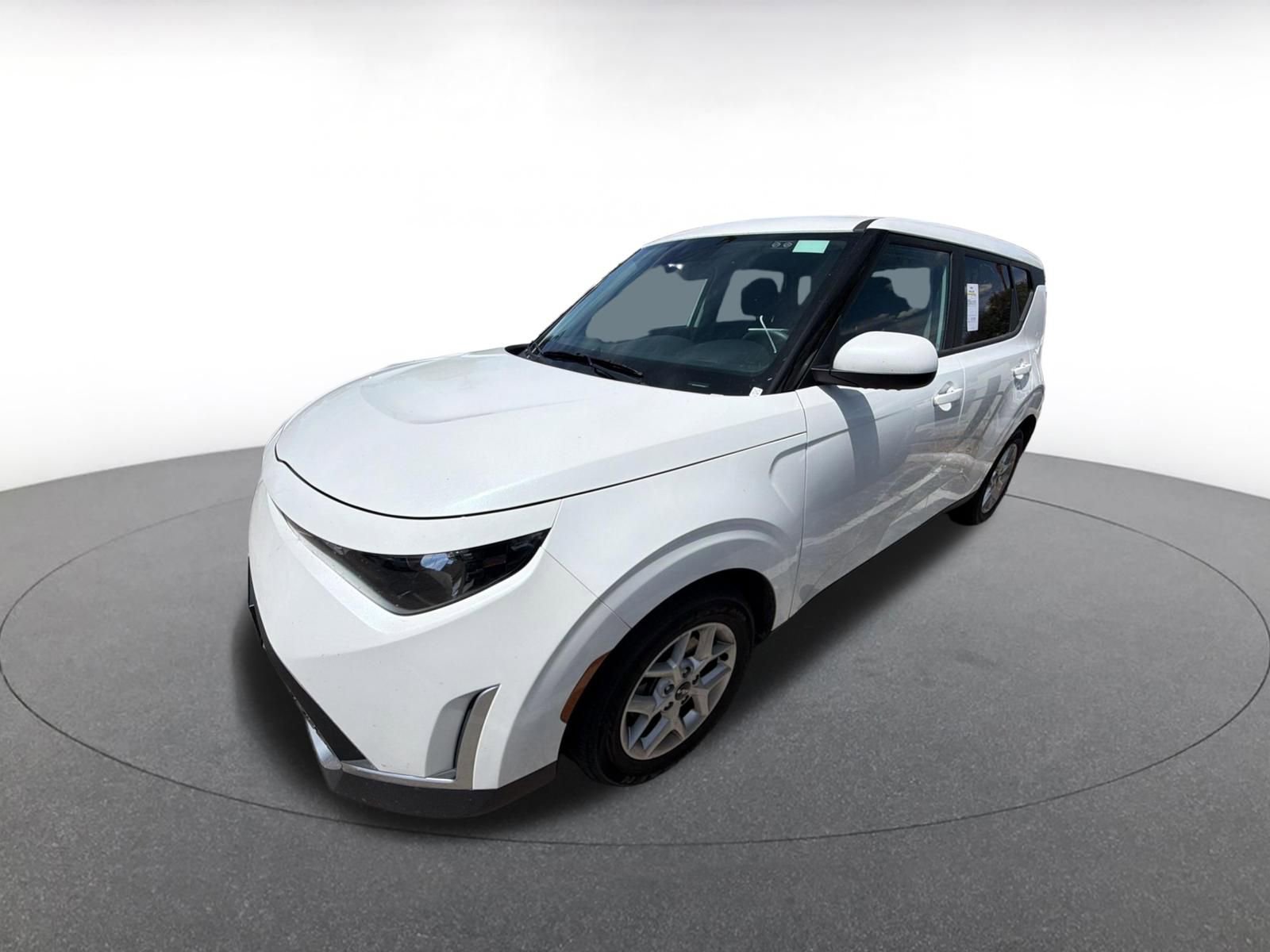 Used 2025 Kia Soul LX w/ LX Technology Package FWD image 3
