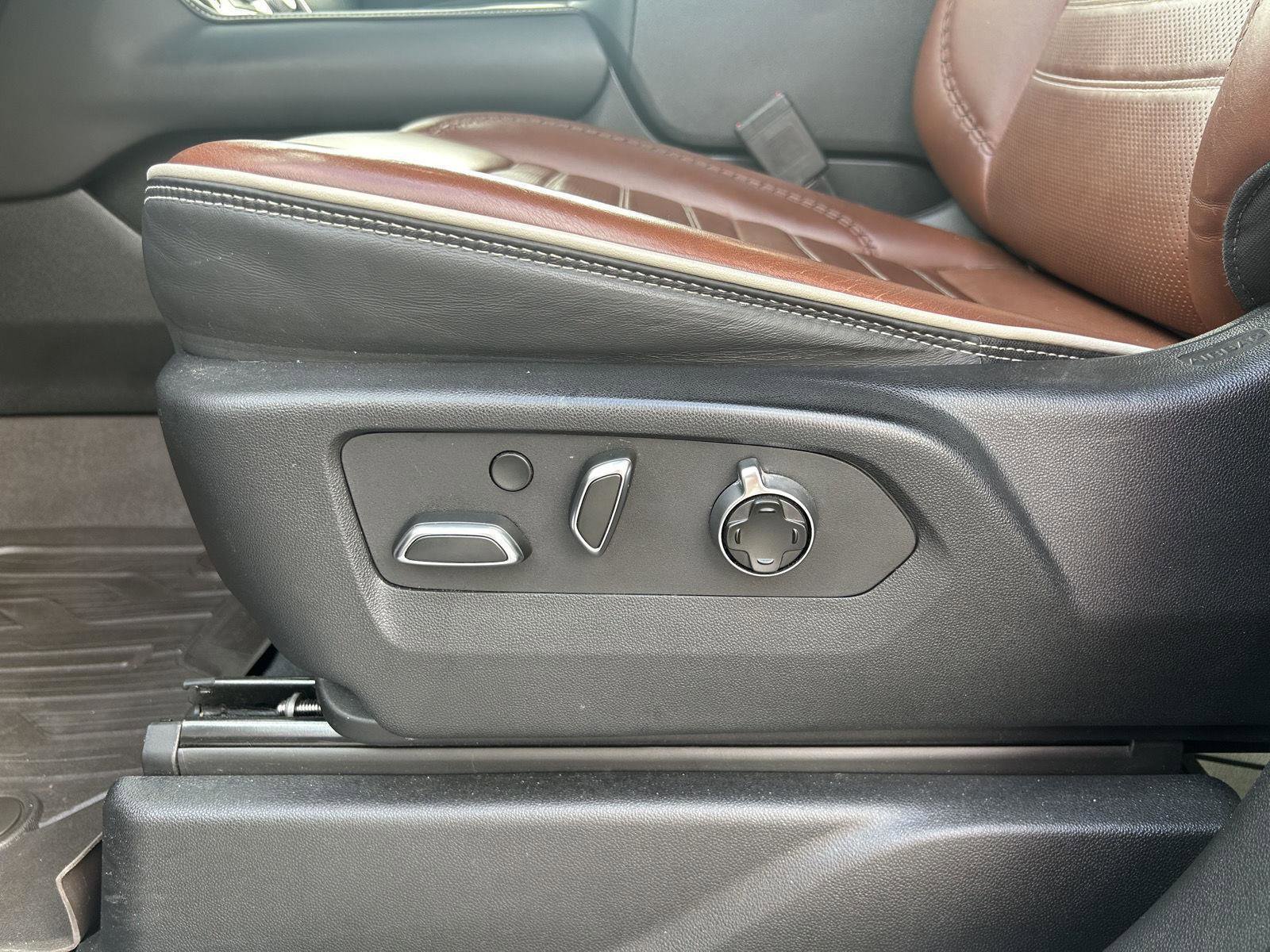 Used 2023 GMC Yukon Denali Ultimate image 18