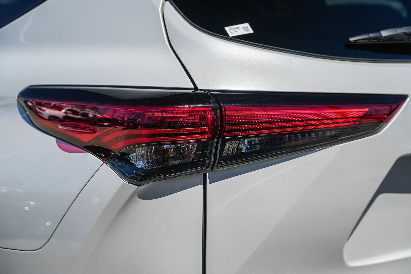 Used 2022 Toyota Highlander XSE FWD image 9