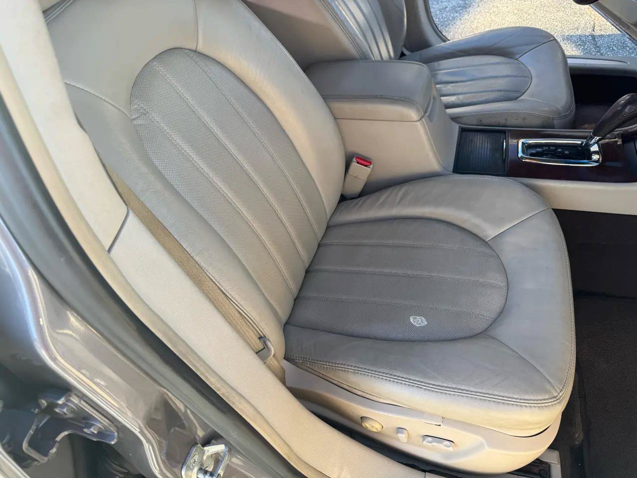 Used 2007 Buick Lucerne CXS FWD image 19