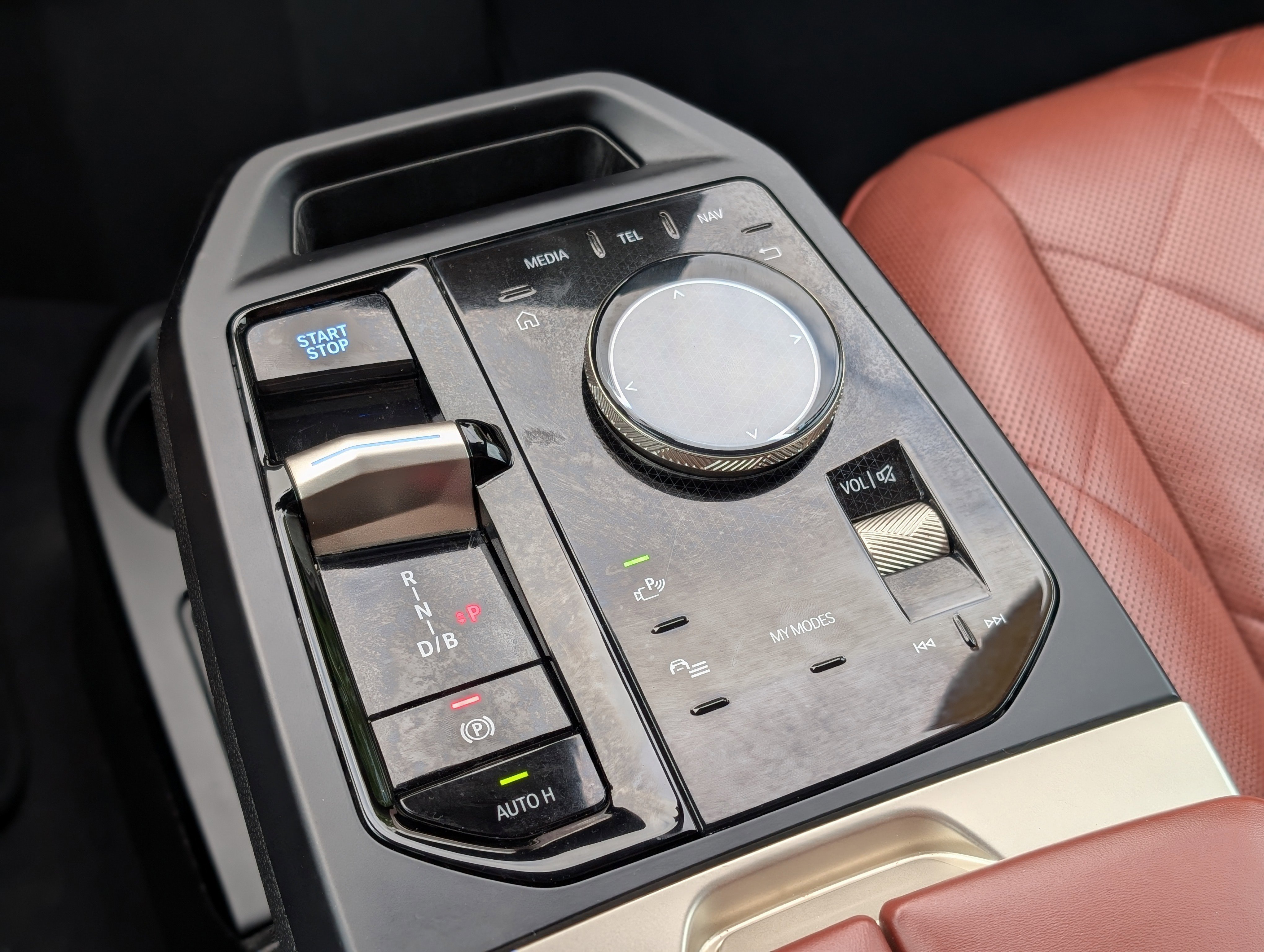 Used 2023 BMW iX xDrive50 w/ Sport Package image 30