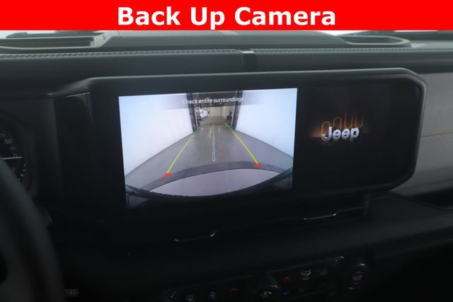 Used 2025 Jeep Wrangler Unlimited Sahara image 23