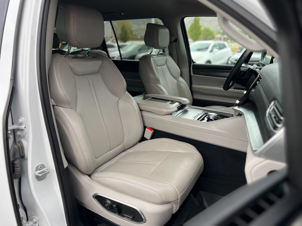 Used 2024 Jeep Wagoneer L Series II w/ Flexible Seating Group RWD image 22