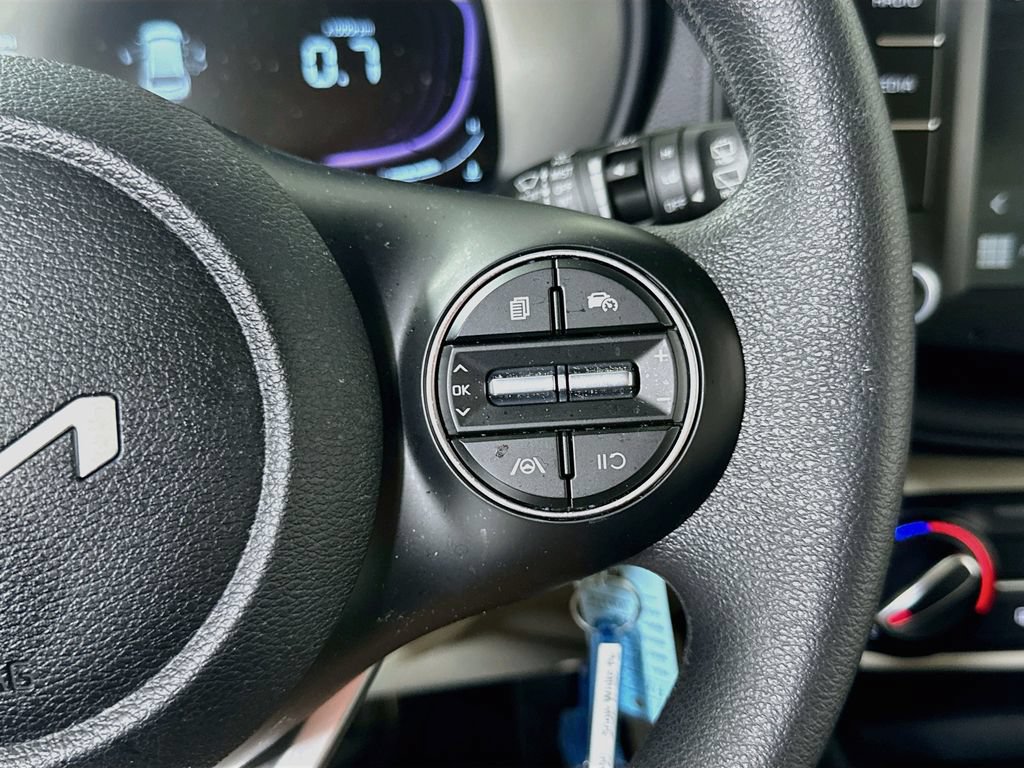 Used 2025 Kia Soul LX w/ LX Technology Package FWD image 23