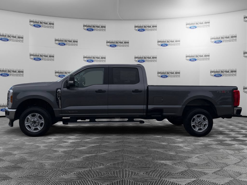 Used 2025 Ford F250 XLT AWD/4WD image 2