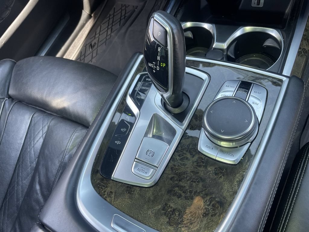 Used 2016 BMW 750i RWD image 27