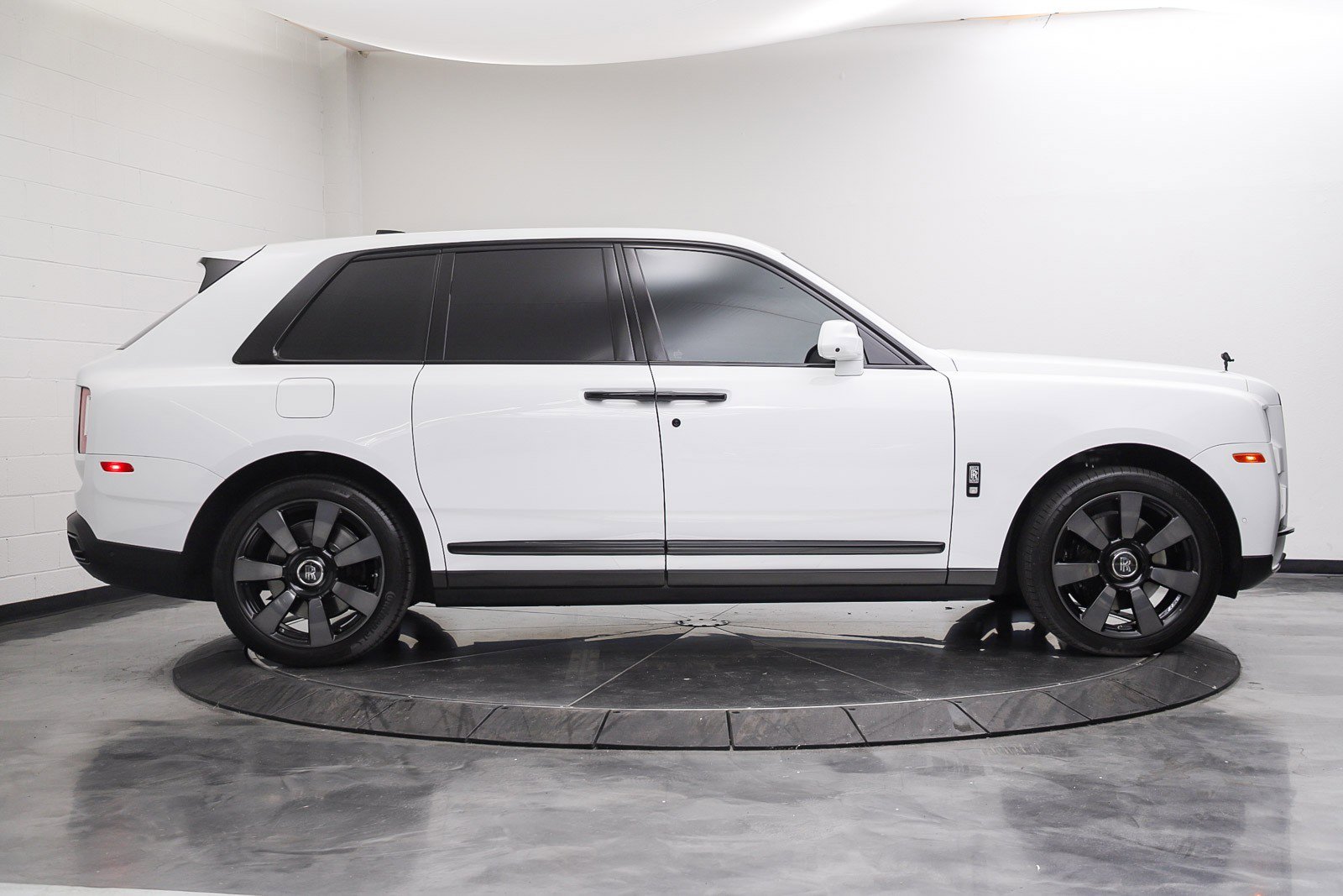 Used 2023 Rolls-Royce Cullinan AWD/4WD image 6