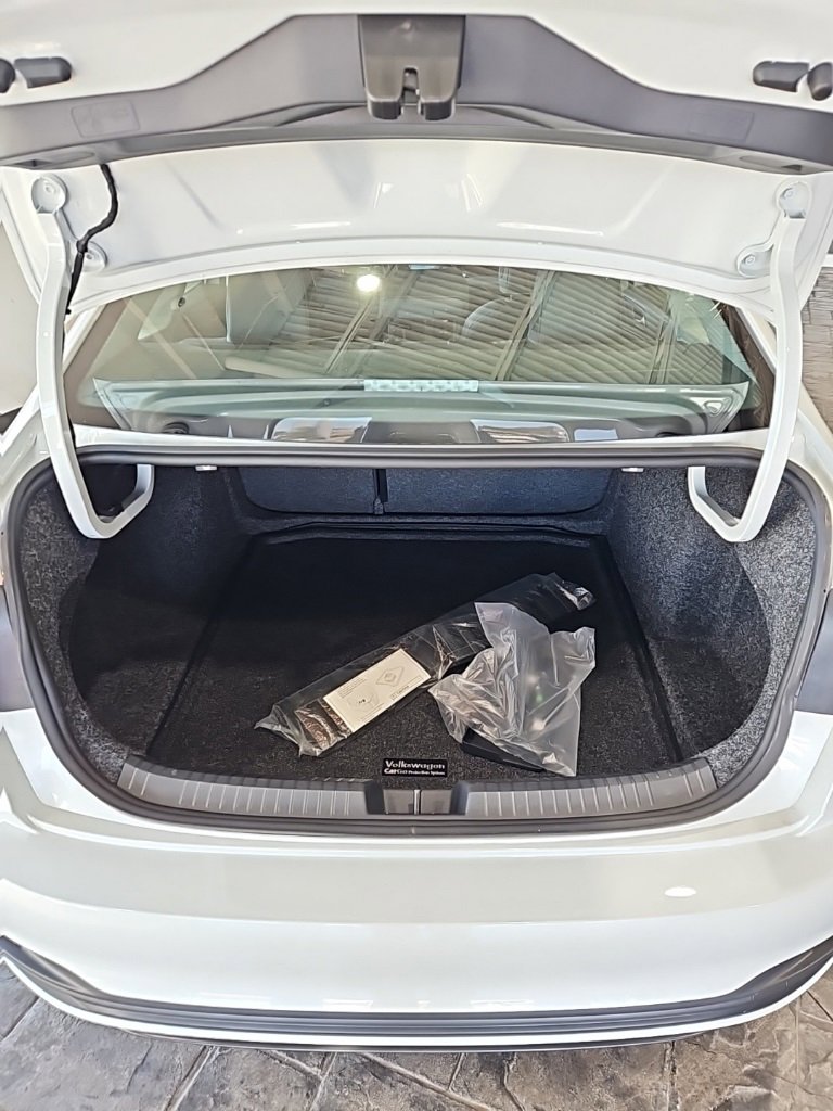 Used 2025 Volkswagen Jetta SE image 19