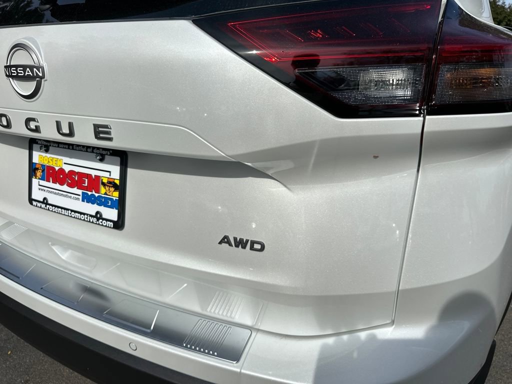 New 2026 Nissan Rogue SV image 32