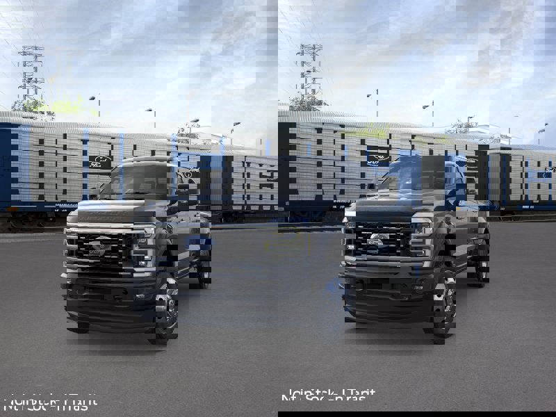 New 2026 Ford F450 Platinum image 2