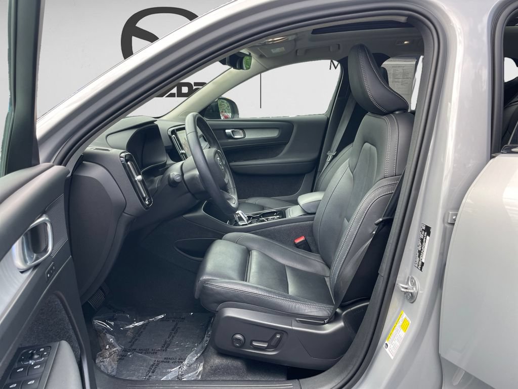Used 2024 Volvo XC40 B5 Plus w/ Protection Package Premier AWD/4WD image 8