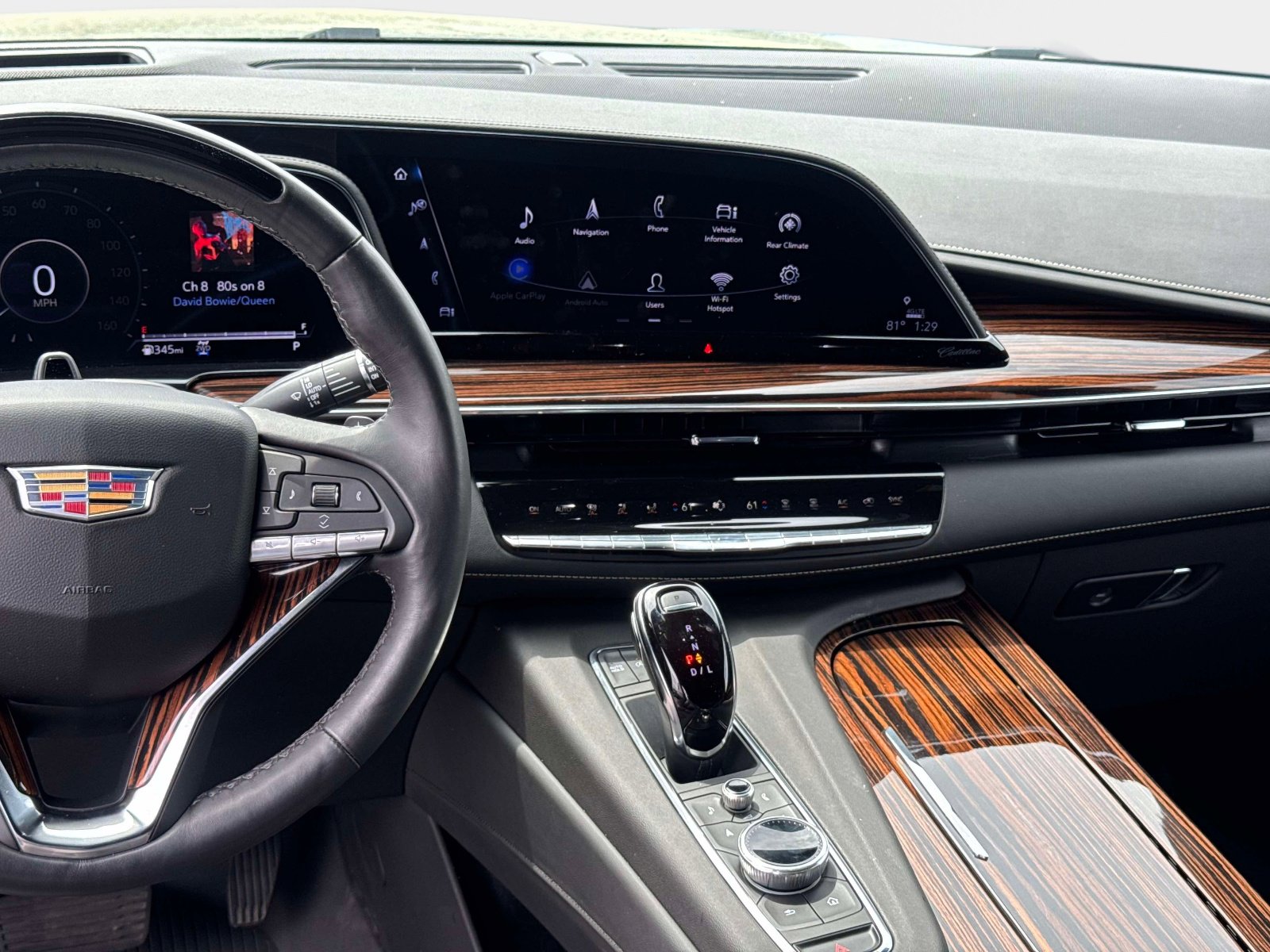 Used 2024 Cadillac Escalade ESV Premium Luxury w/ Performance Package image 19