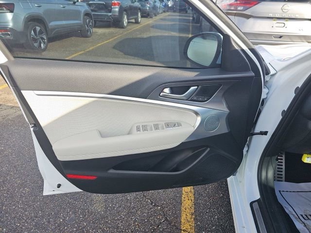 Used 2025 Genesis G70 3.3T Advanced image 11