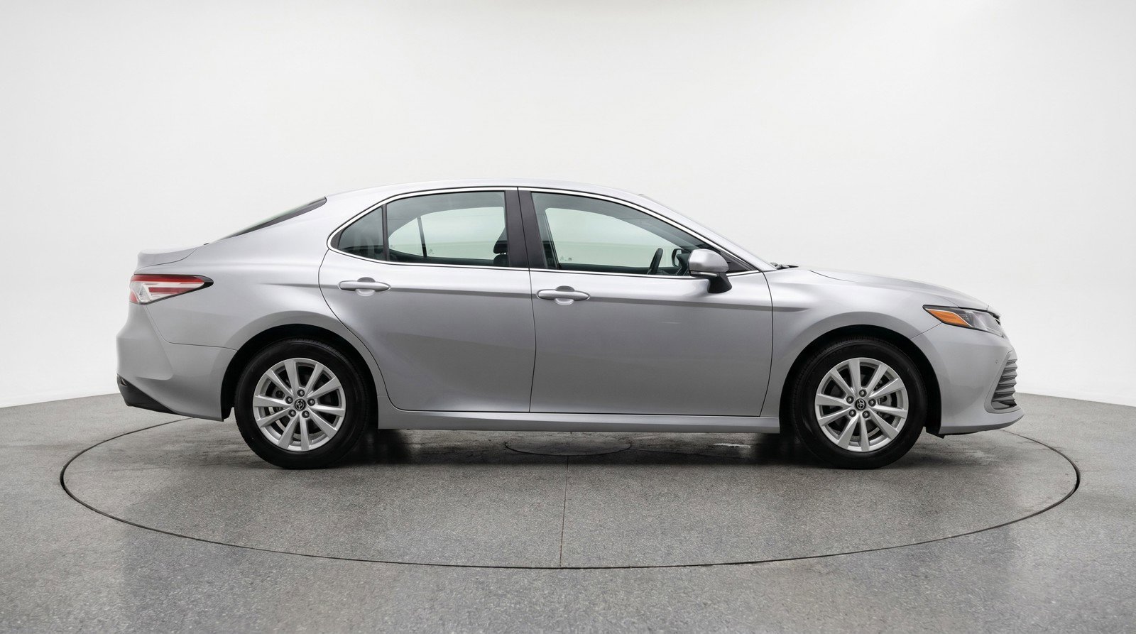 Used 2025 Toyota Camry LE image 11