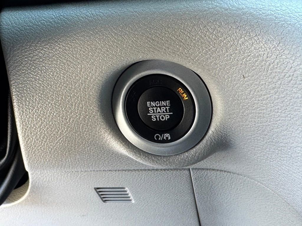 Used 2024 Chrysler Pacifica Touring-L FWD image 20