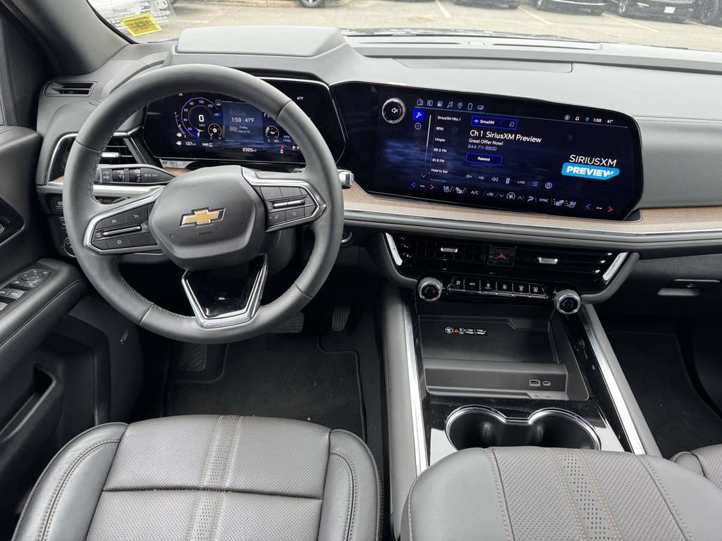 Used 2025 Chevrolet Suburban High Country AWD/4WD image 12