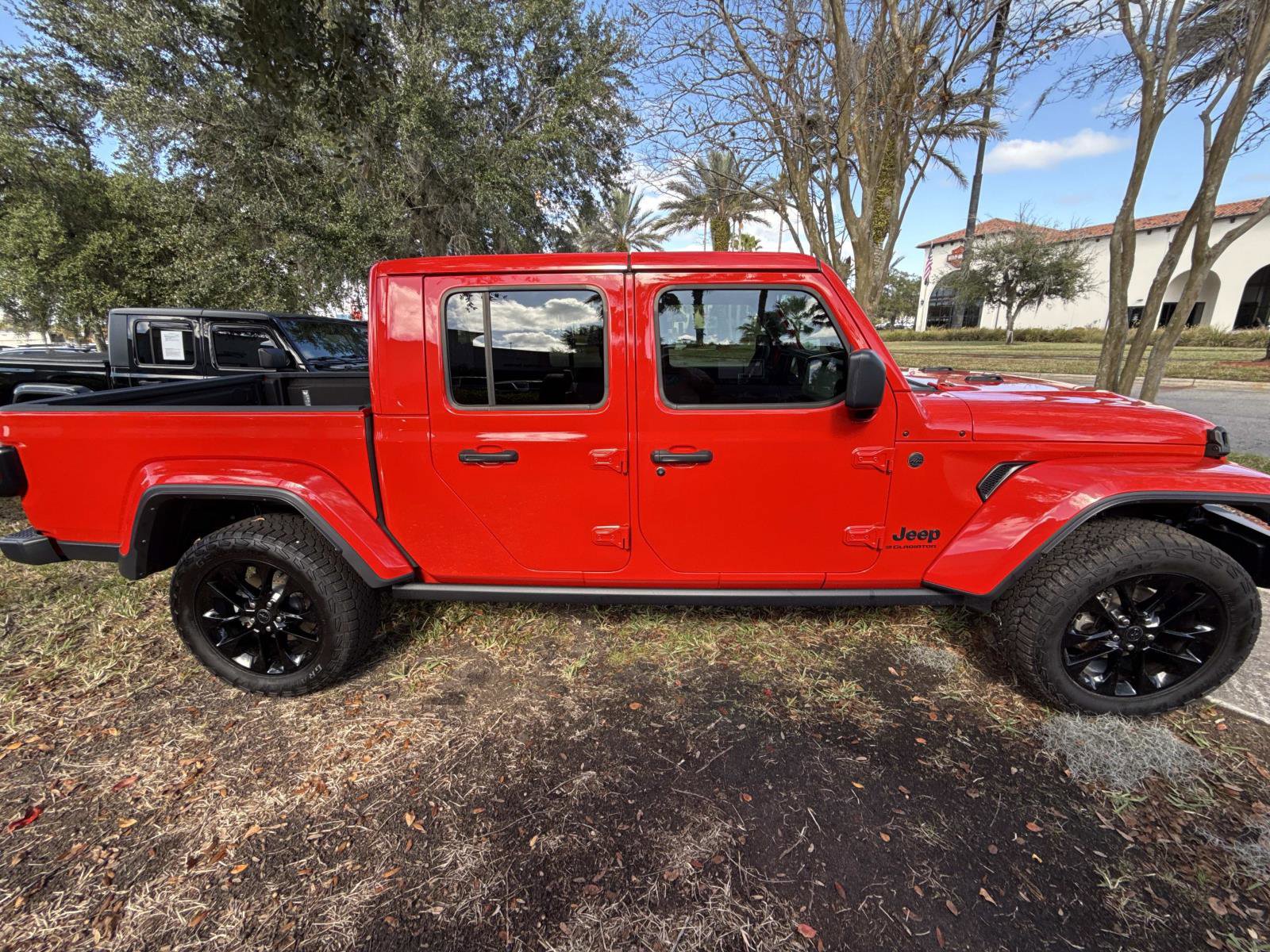 Used 2024 Jeep Gladiator Sport image 4