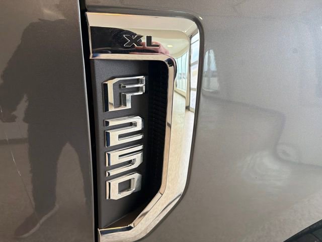 Used 2022 Ford F250 XL w/ Power Equipment Group AWD/4WD image 7