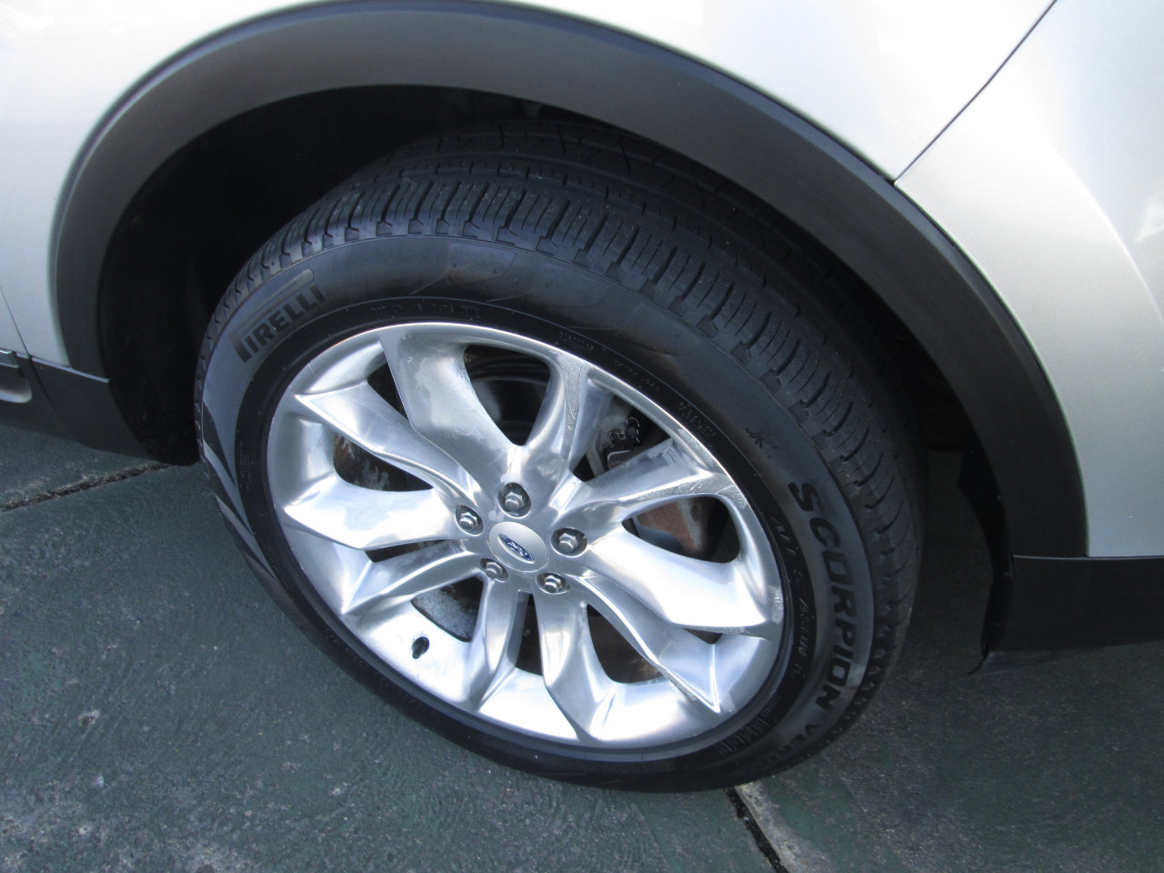 Used 2013 Ford Explorer XLT image 38