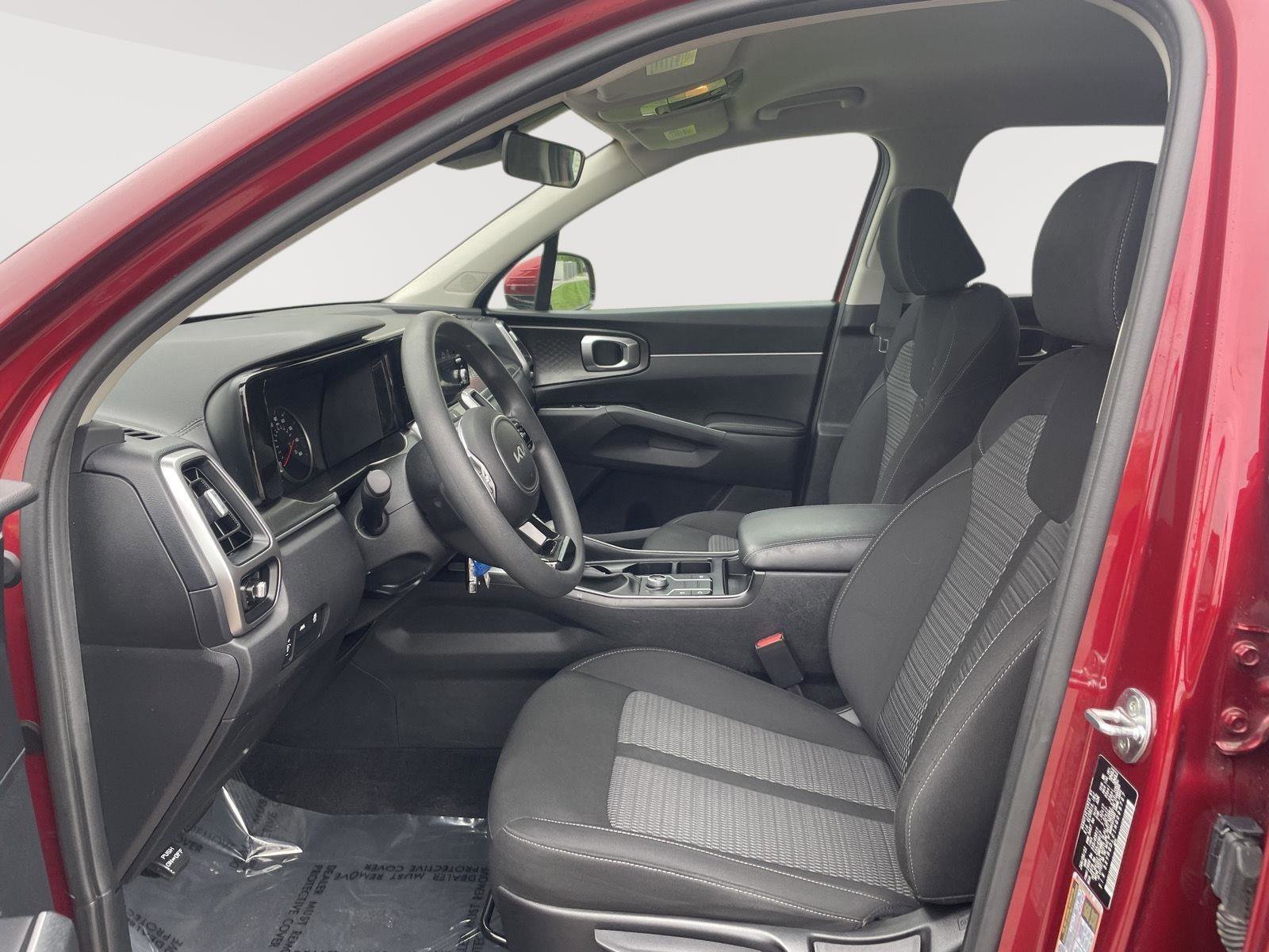 Used 2022 Kia Sorento LX AWD/4WD image 5
