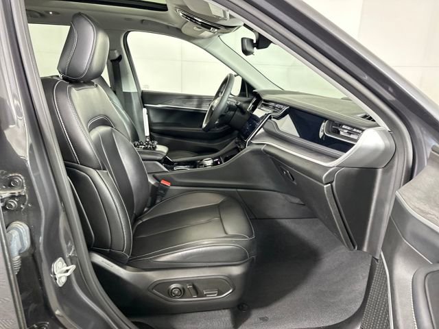 Used 2023 Jeep Grand Cherokee 4WD 4xe image 28