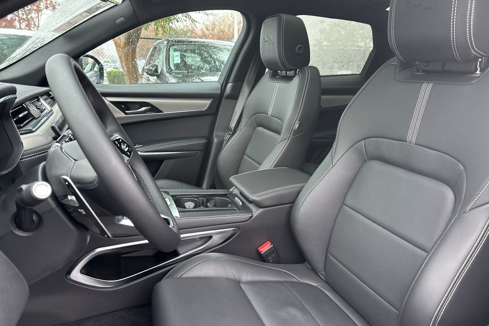 New 2025 Jaguar F-PACE R-Dynamic S AWD/4WD image 4