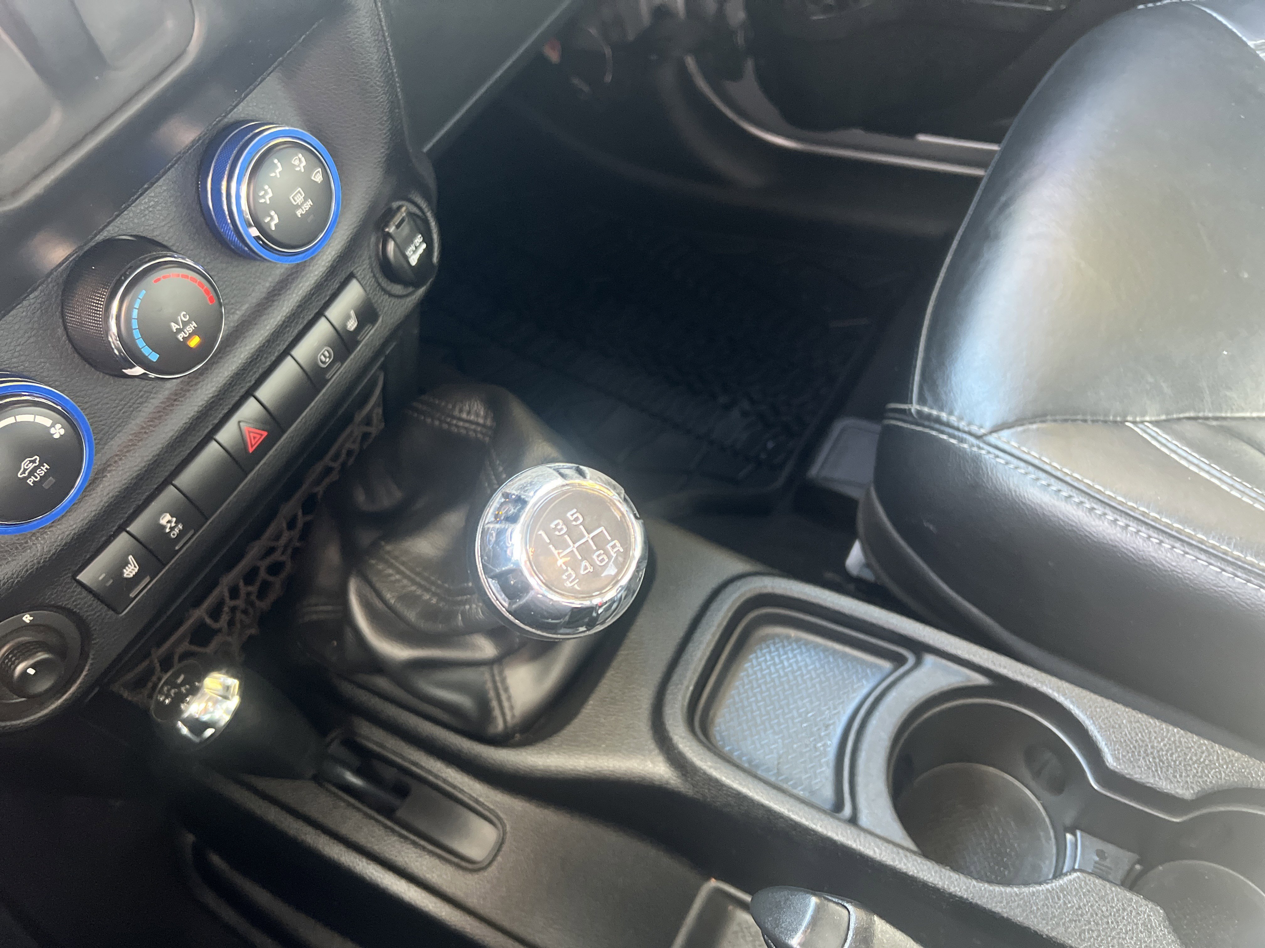 Used 2013 Jeep Wrangler Rubicon w/ PWR Convenience Group image 23