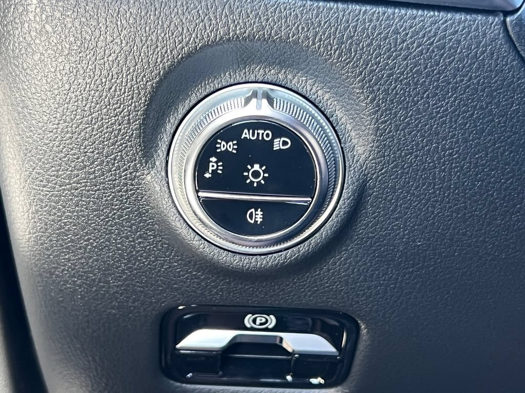 New 2025 Mercedes-Benz C 300 4MATIC Sedan image 18