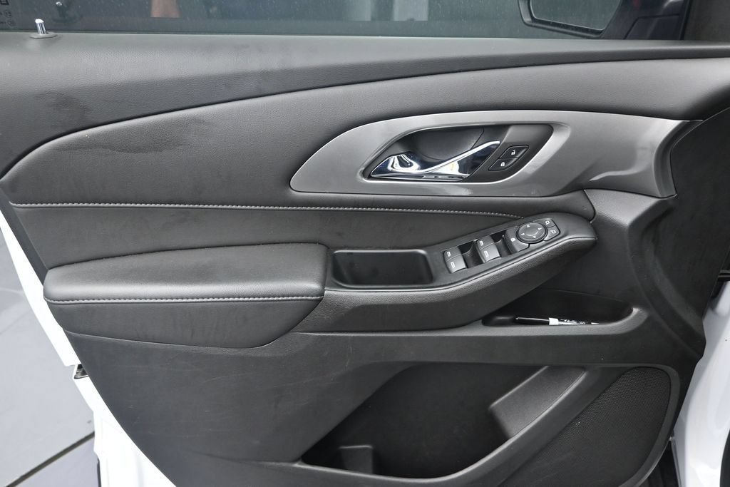 Used 2023 Chevrolet Traverse LT FWD image 11