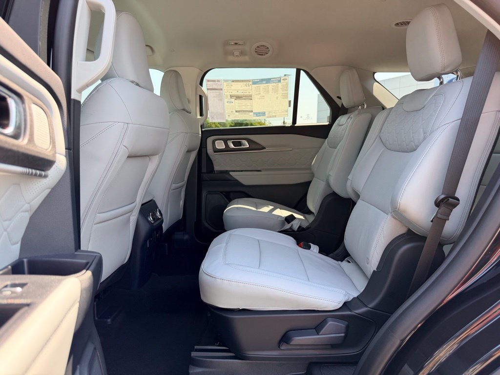 New 2026 Ford Explorer Platinum w/ LUX Leather Package AWD/4WD image 12