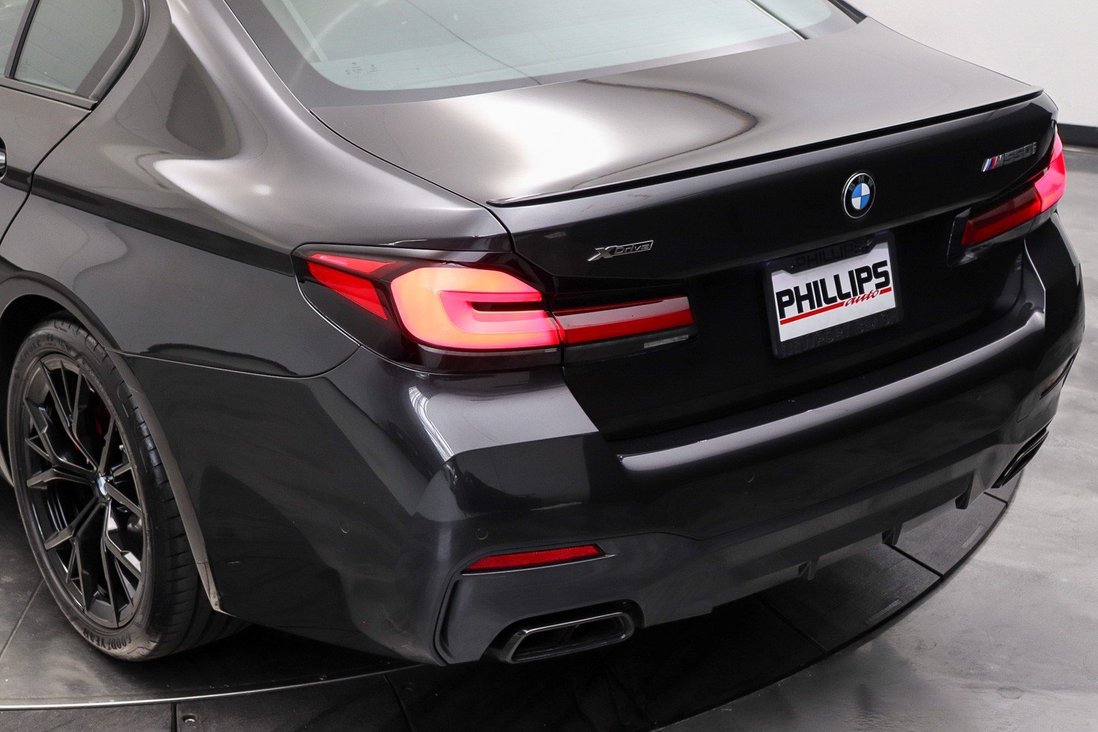 Used 2023 BMW M550i xDrive AWD/4WD image 11