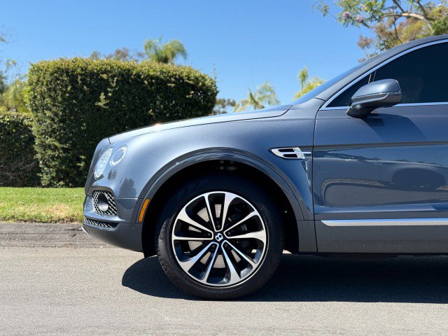 Used 2018 Bentley Bentayga AWD/4WD image 3