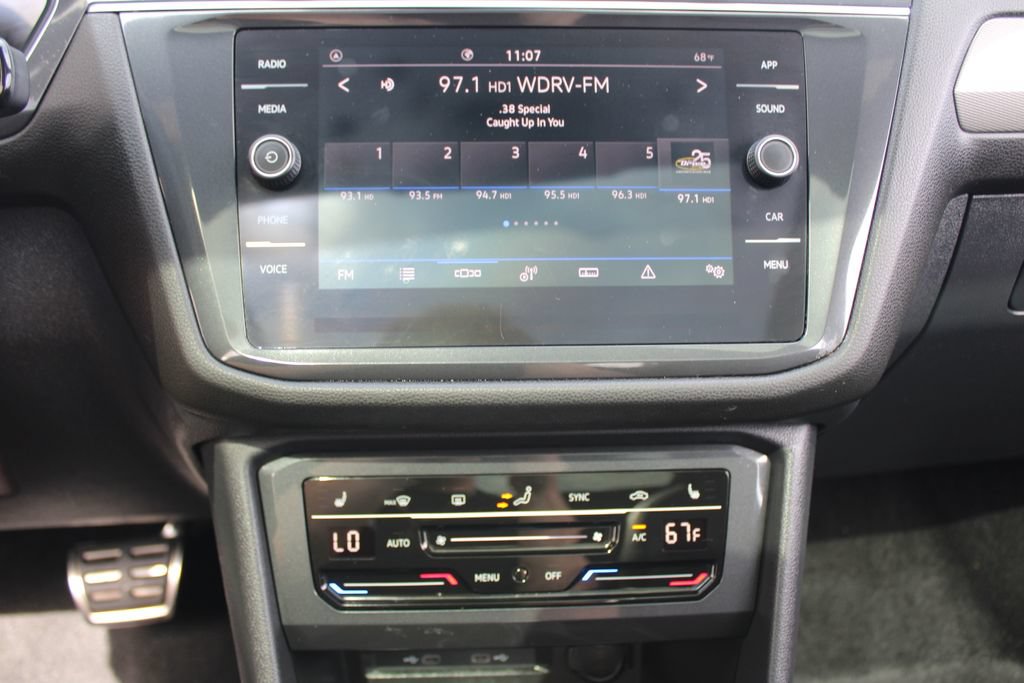 Certified 2024 Volkswagen Tiguan SE R-Line FWD image 15
