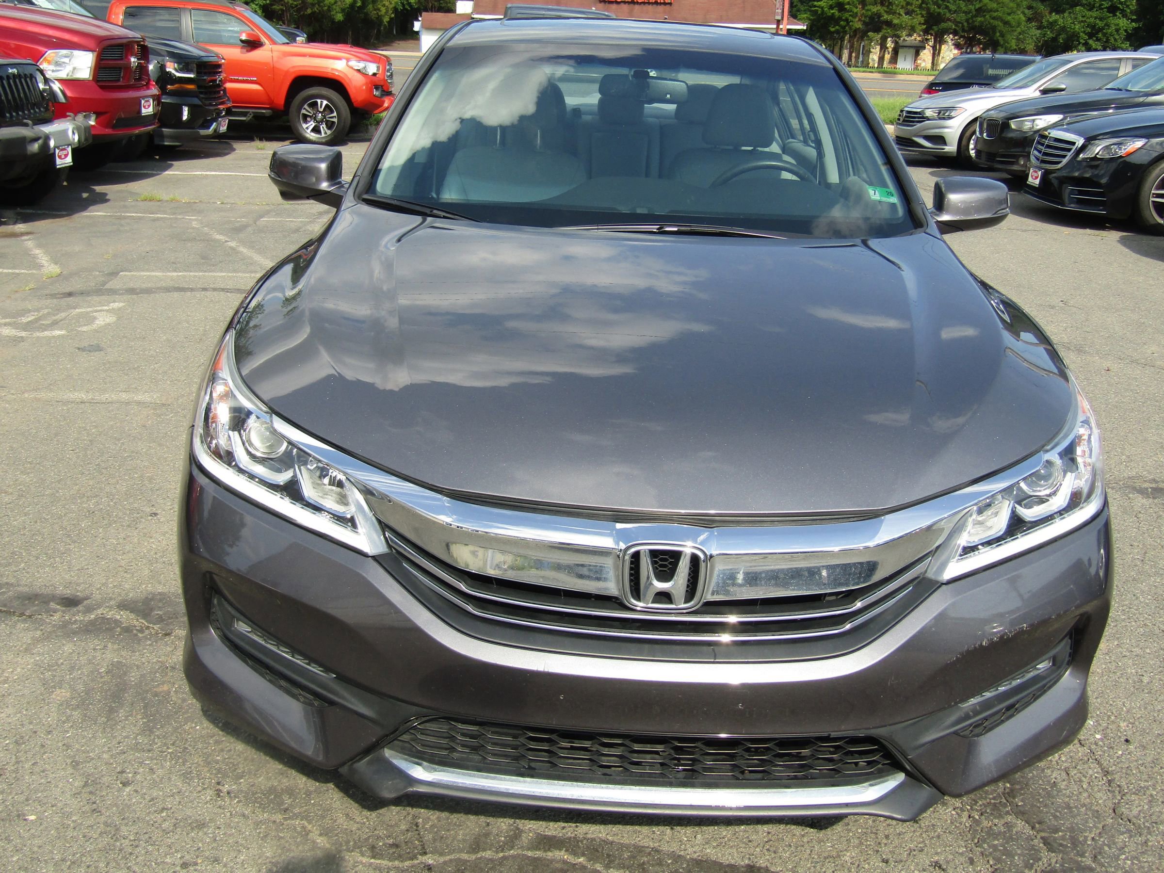 Used 2017 Honda Accord EX-L image 3