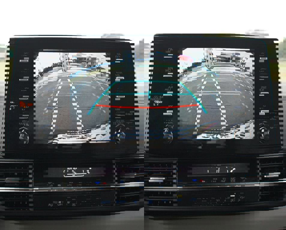 Used 2024 Toyota Sienna LE image 7