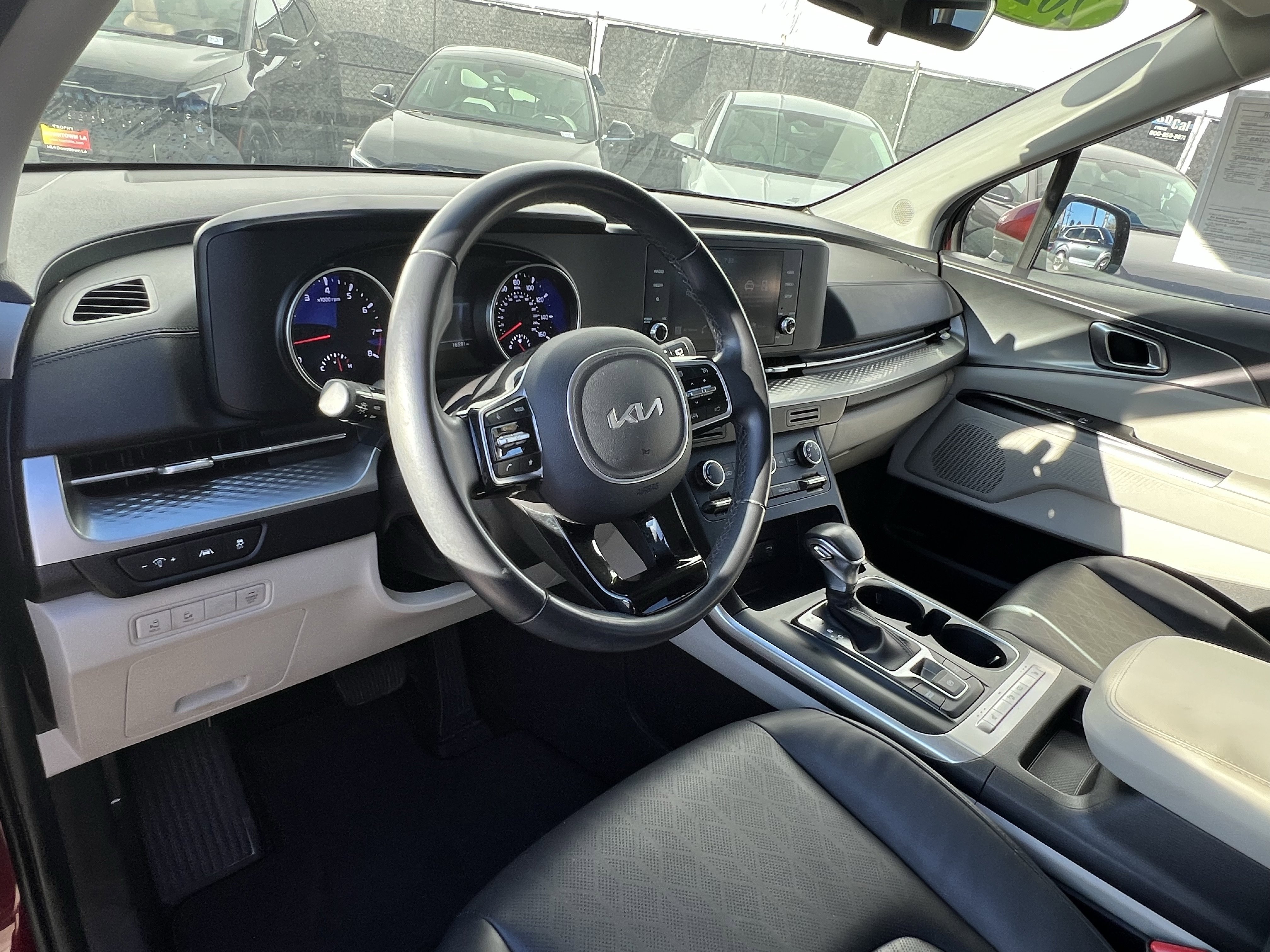 Used 2024 Kia Carnival LX image 18