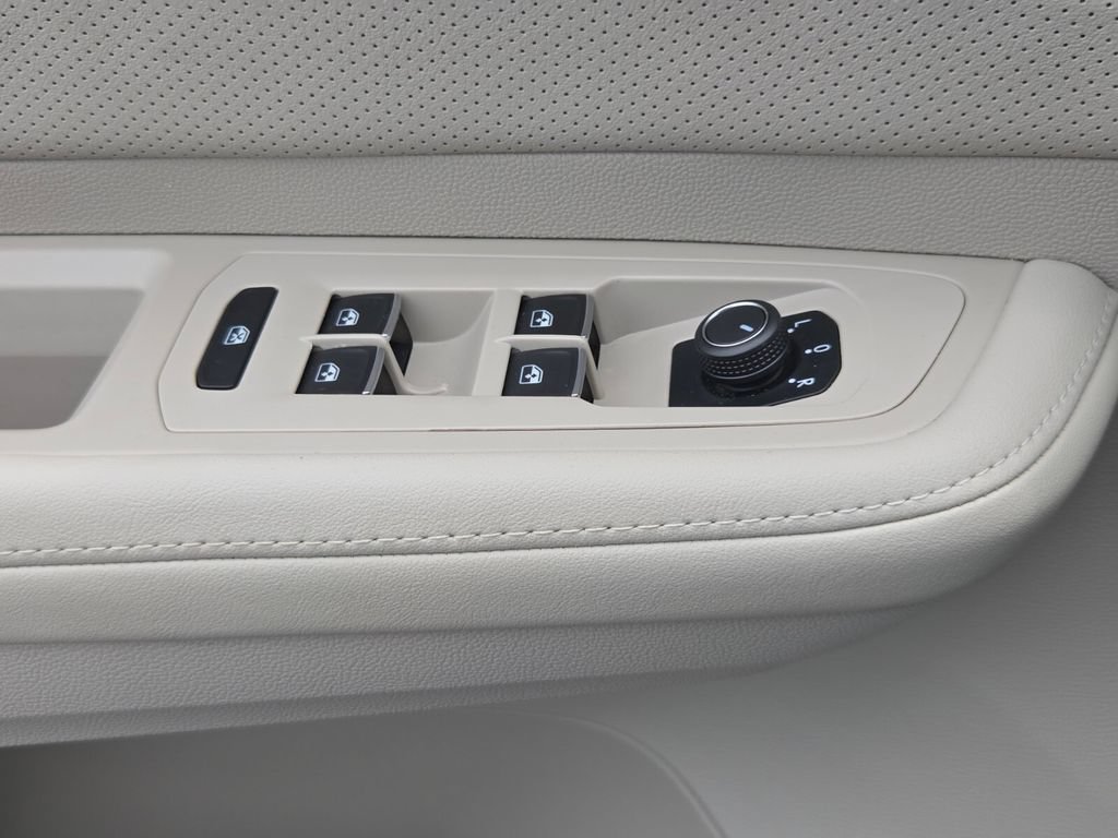 Used 2026 Volkswagen Atlas SE FWD image 38